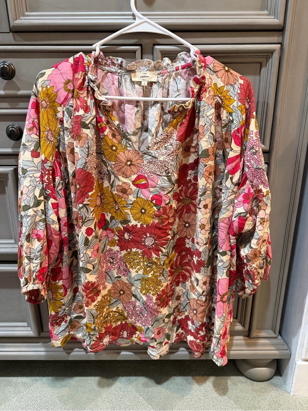 entro Floral V-Neck Blouse in Pink, Mustard & Cream- size sm- perfect for fall